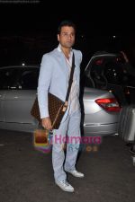 Rohit Roy leave for Cannes on 10th May 2011 (6).JPG